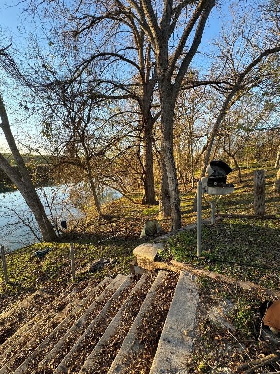 view of yard featuring a water view