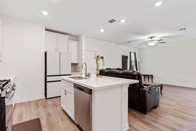 kitchen with stainless steel appliances, a kitchen island with sink, sink, light hardwood / wood-style floors, and white cabinetry