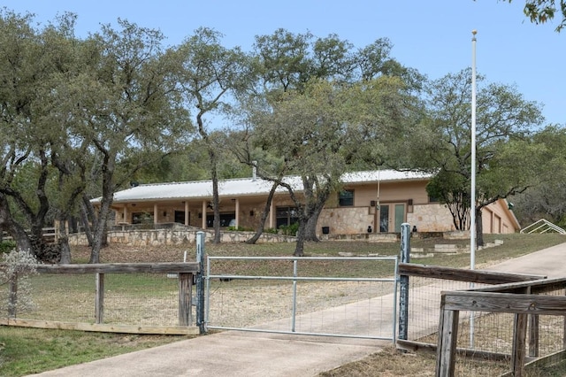 view of front of property