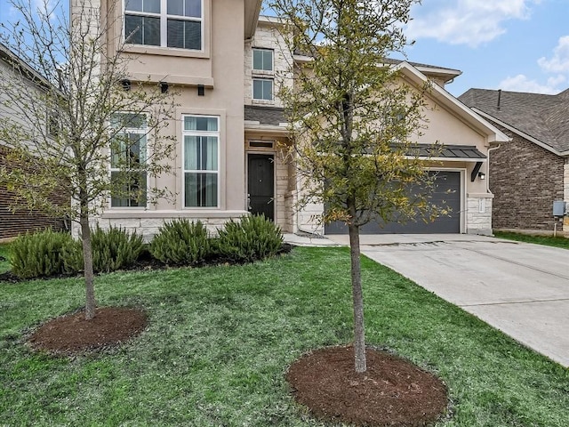 view of front of property with a front yard