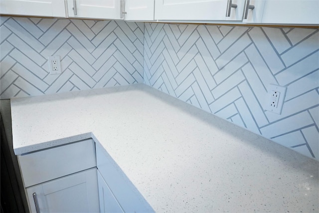 room details featuring decorative backsplash