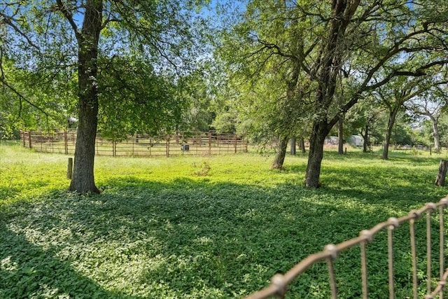 view of yard featuring a rural view