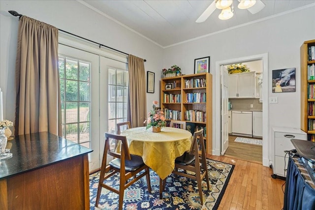 dining area featuring light hardwood / wood-style floors, ceiling fan, and crown molding