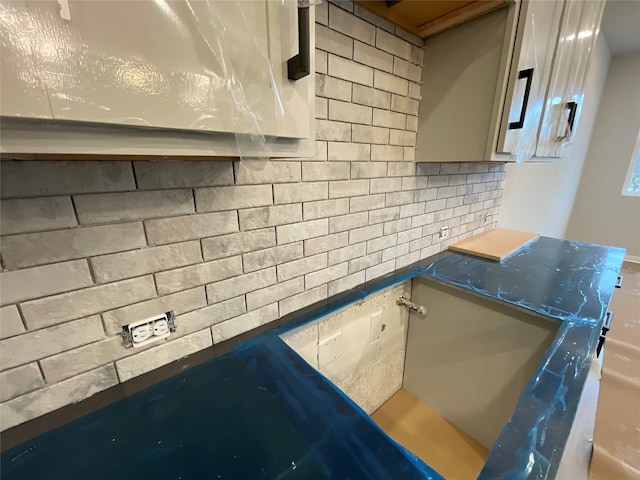 kitchen with tasteful backsplash