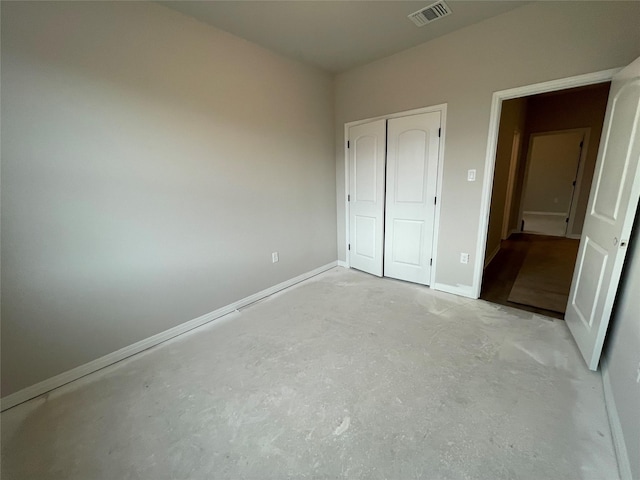 unfurnished bedroom featuring a closet