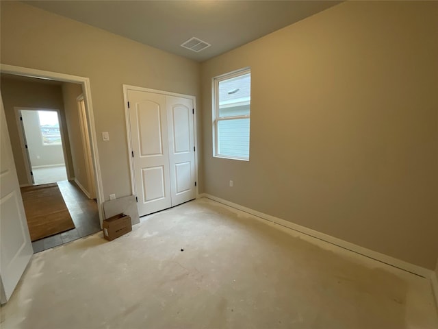 unfurnished bedroom featuring a closet