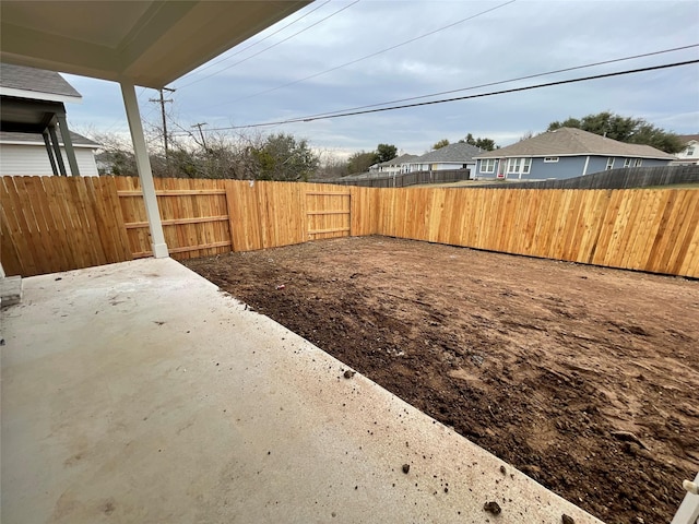 view of yard featuring a patio area