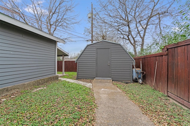 view of outbuilding with a yard