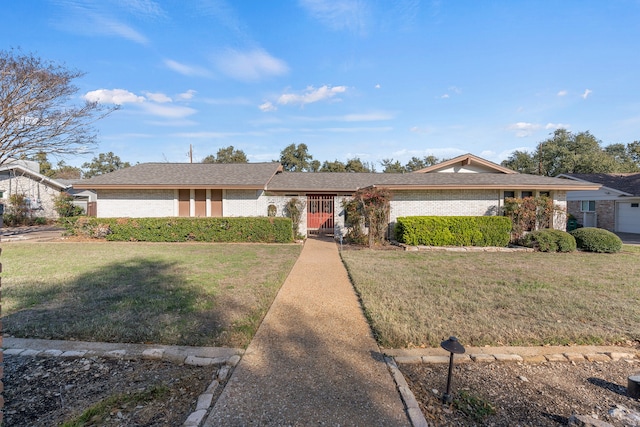 ranch-style home with a front yard