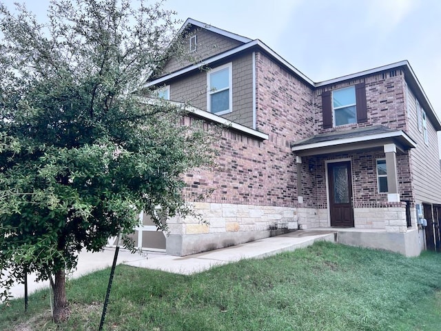 view of front of house with a front yard