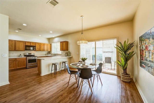518 Texas Dr, Georgetown, TX 78633 - dining room featuring dark wood-type flooring, baseboards, and recessed lighting