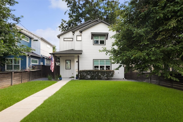 view of front facade featuring a front lawn