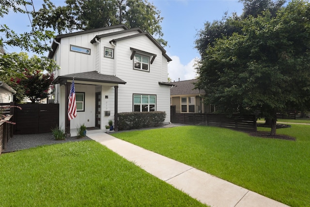 view of front of house featuring covered porch and a front yard