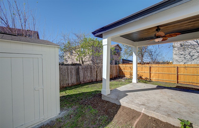 view of yard with a patio area and ceiling fan