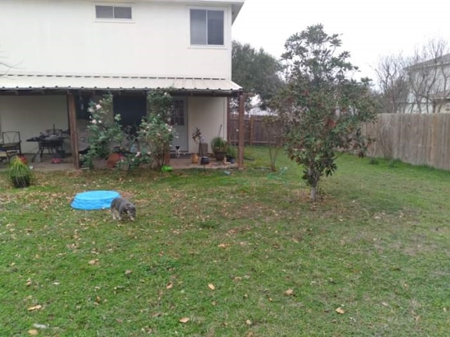 view of yard with a patio area