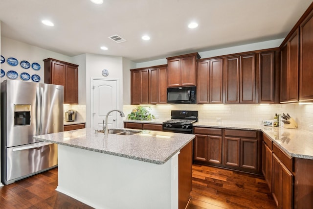 kitchen featuring sink, a kitchen island with sink, dark wood-type flooring, and black appliances