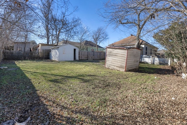 view of yard with a storage unit