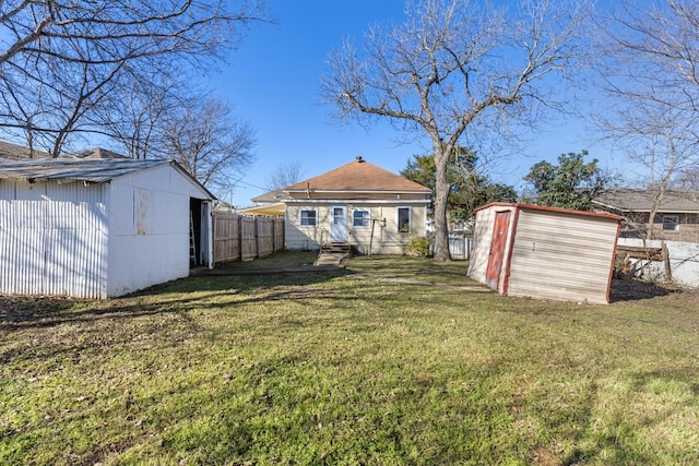 view of yard with a storage unit