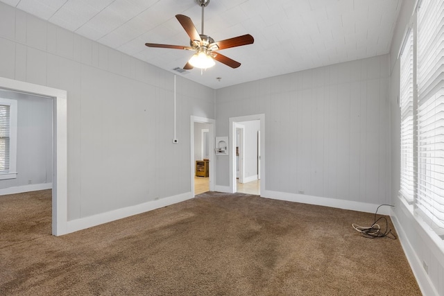 carpeted empty room featuring ceiling fan