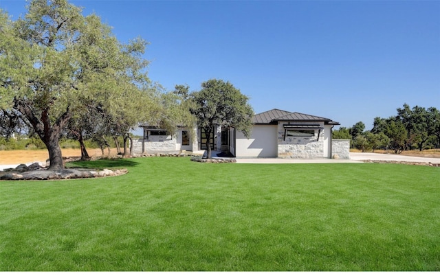 exterior space featuring a front yard