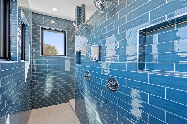 bathroom featuring a tile shower