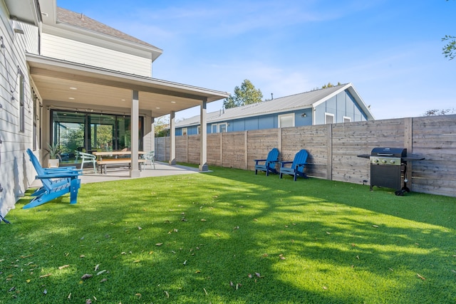 view of yard featuring a patio area