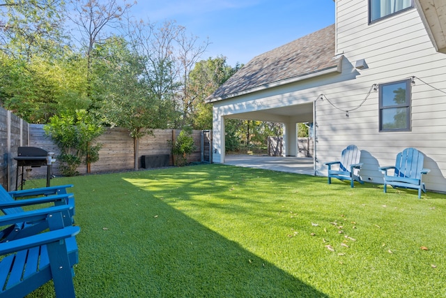 view of yard featuring a patio area