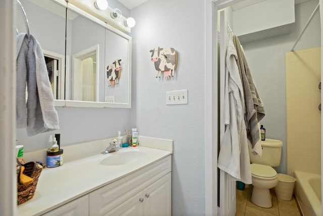 715 22 1/2 St Unit 101, Austin, TX 78705 - full bath with vanity, toilet, tile patterned flooring, and  shower combination