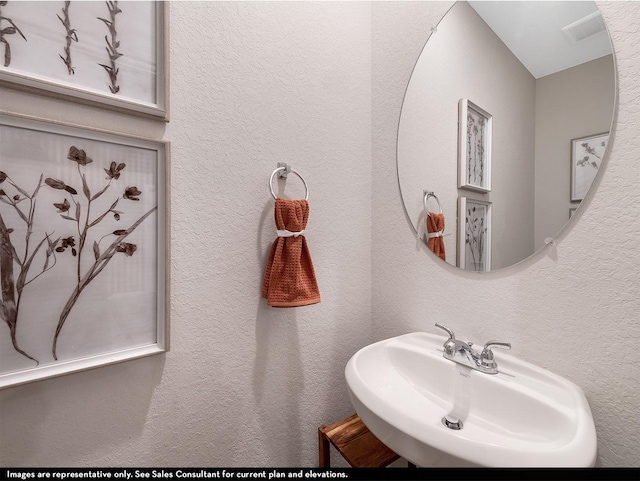 bathroom featuring sink