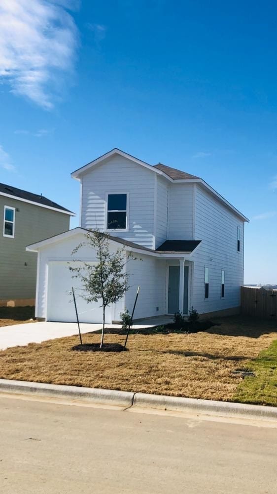 view of front facade featuring a garage and a front yard