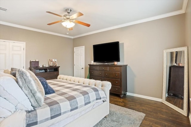 bedroom featuring dark wood-type flooring, ceiling fan, and ornamental molding