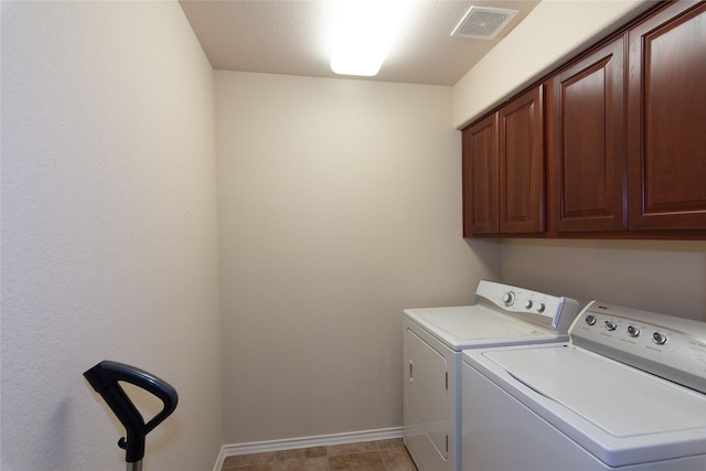 laundry room with cabinets and independent washer and dryer