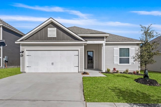 view of front of home featuring a front lawn and a garage