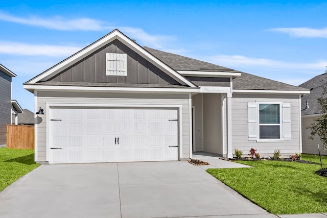 view of front of property with a front yard