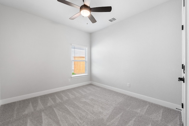 unfurnished room with light carpet and ceiling fan