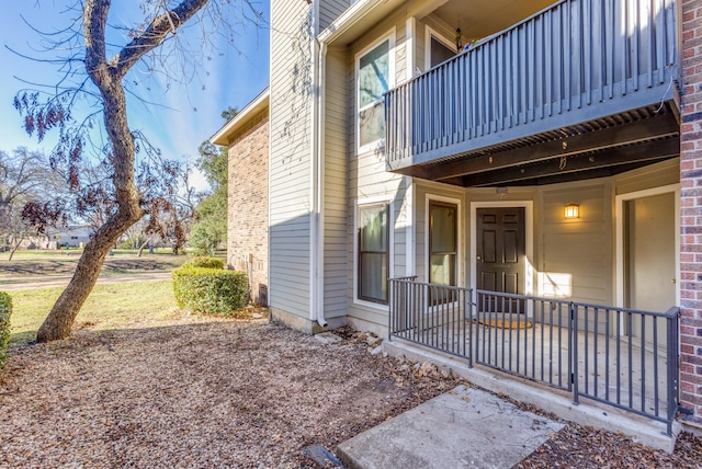 property entrance with a balcony