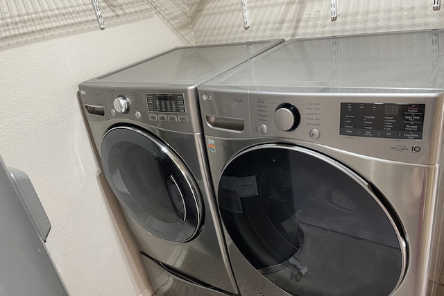 laundry room featuring independent washer and dryer