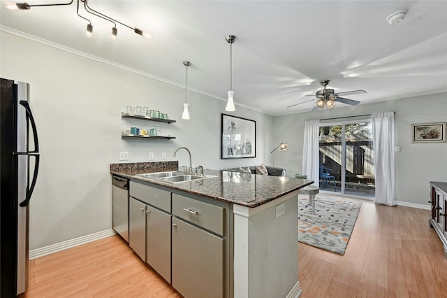 kitchen with sink, ceiling fan, light wood-type flooring, kitchen peninsula, and stainless steel appliances