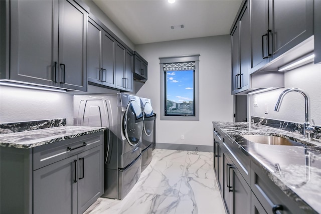 laundry room with sink, cabinets, and washing machine and clothes dryer