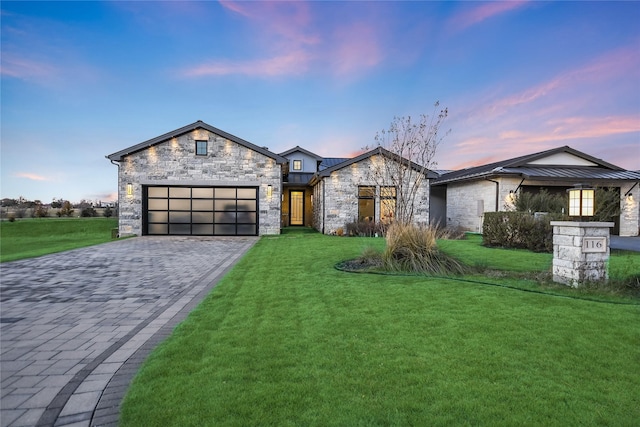 view of front of home featuring a yard and a garage