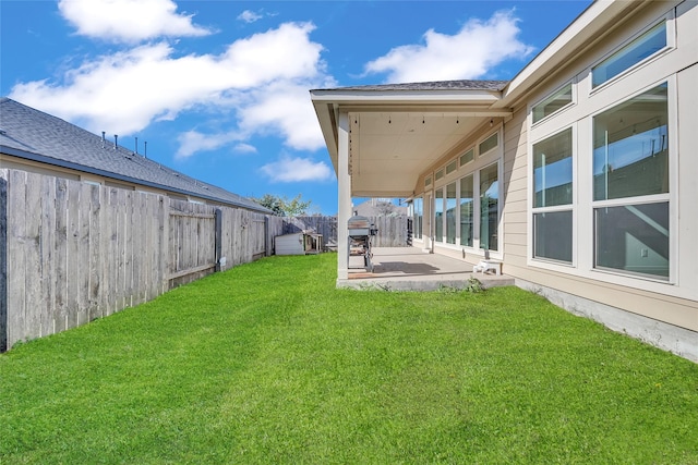 view of yard featuring a patio area