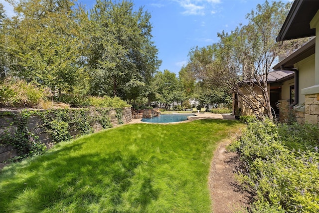 view of yard with a fenced in pool