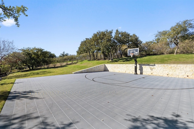 view of basketball court featuring a yard