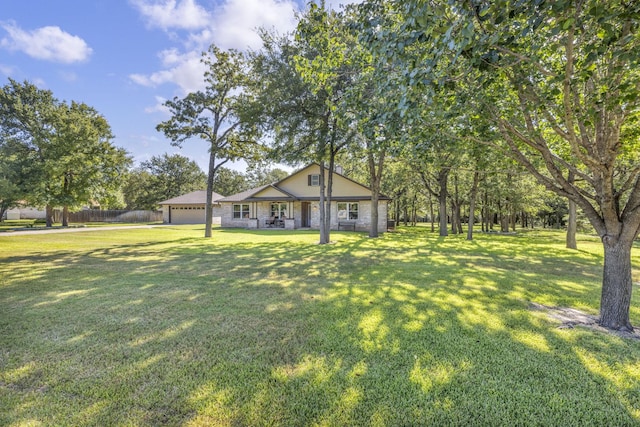 view of front of home featuring a front lawn and a garage