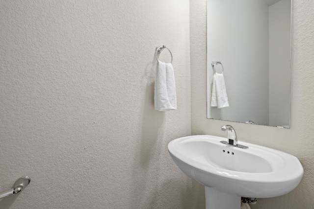 bathroom featuring sink