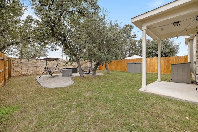 view of yard with a patio