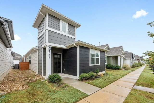 view of front facade with a front yard