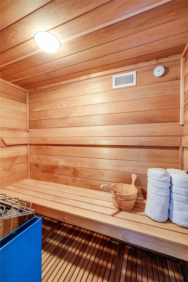 view of sauna / steam room