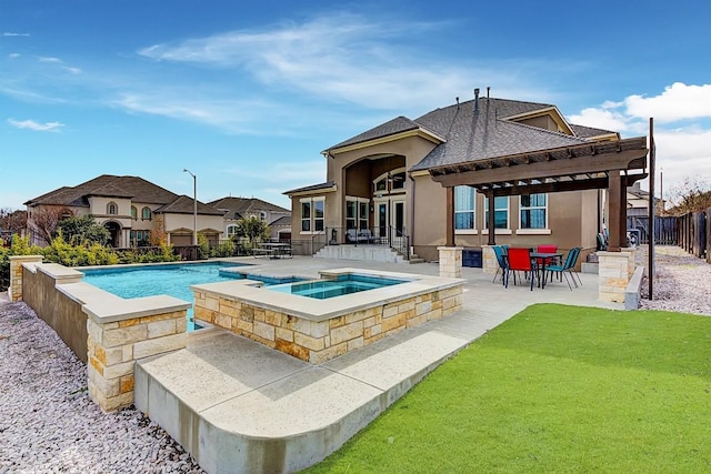 view of swimming pool featuring an in ground hot tub, ceiling fan, a patio, and a lawn