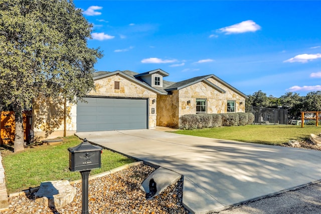 view of front of home featuring a front lawn and a garage